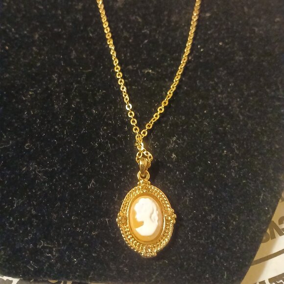 CAMEO STYLE NECKLACE - Picture 2 of 3